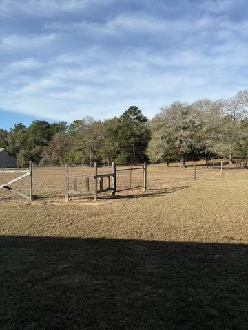 654 County Rd 21, Headland, AL 36345
