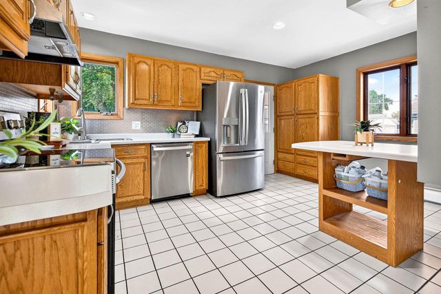 705 MADISON STREET, Little Chute, WI 54150