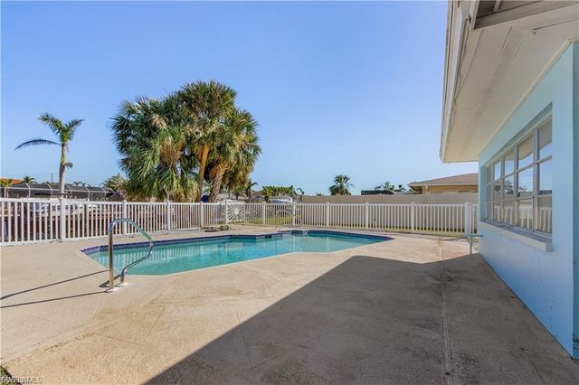 5305 Cocoa CT, Cape Coral, FL 33904