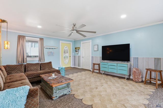 202 S DAKOTA STREET, Hot Springs, SD 57747