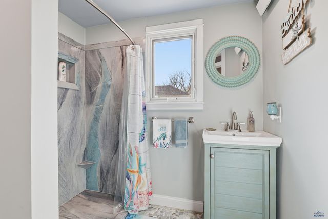 202 S DAKOTA STREET, Hot Springs, SD 57747