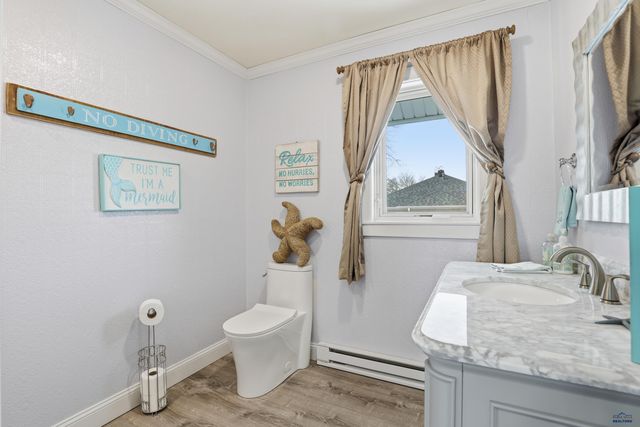 202 S DAKOTA STREET, Hot Springs, SD 57747