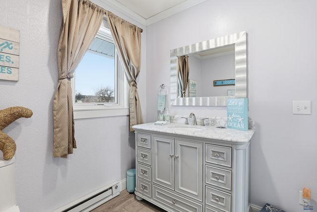 202 S DAKOTA STREET, Hot Springs, SD 57747