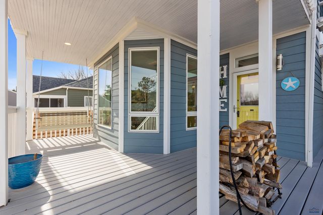 202 S DAKOTA STREET, Hot Springs, SD 57747