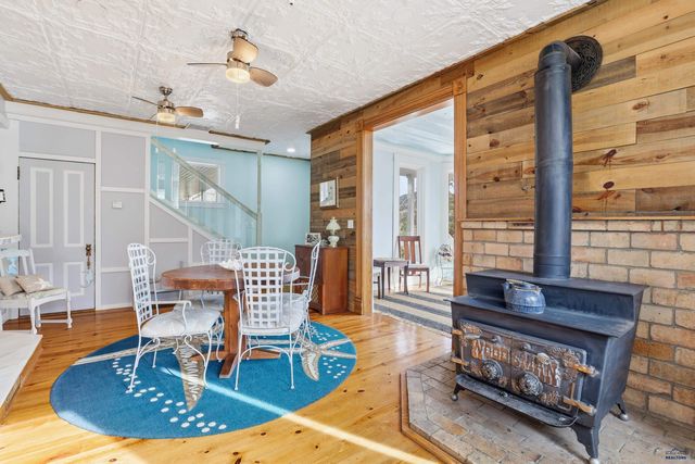 202 S DAKOTA STREET, Hot Springs, SD 57747