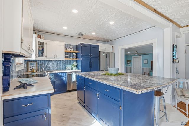 202 S DAKOTA STREET, Hot Springs, SD 57747