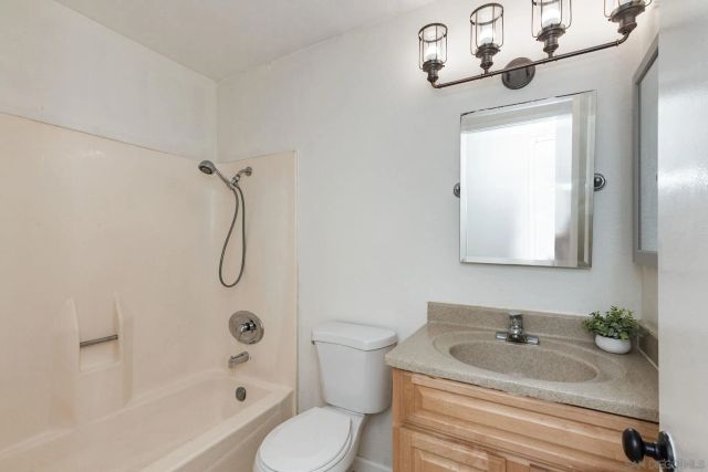 1811 E Grand Ave 105, San Diego, CA 92027
