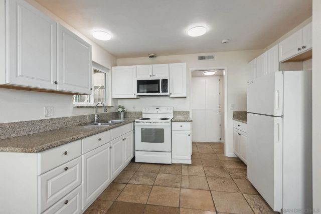 1811 E Grand Ave 105, San Diego, CA 92027