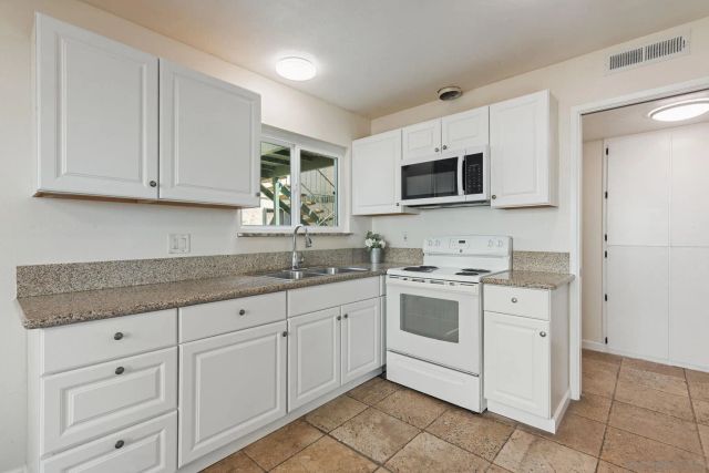 1811 E Grand Ave 105, San Diego, CA 92027
