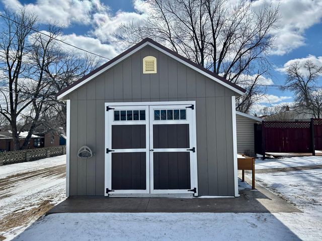 1026 6th Avenue NE, Valley City, ND 58072