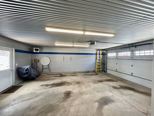 1026 6th Avenue NE, Valley City, ND 58072