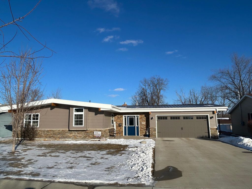 1026 6th Avenue NE, Valley City, ND 58072