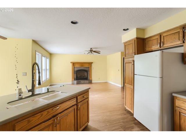 13417 SQUIRE Dr, Oregon City, OR 97045