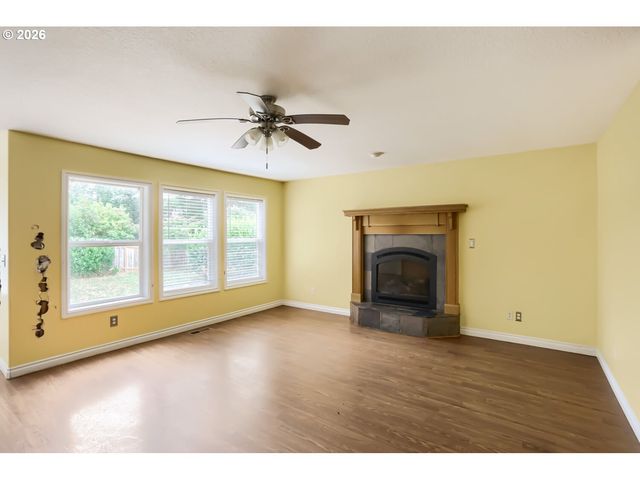 13417 SQUIRE Dr, Oregon City, OR 97045