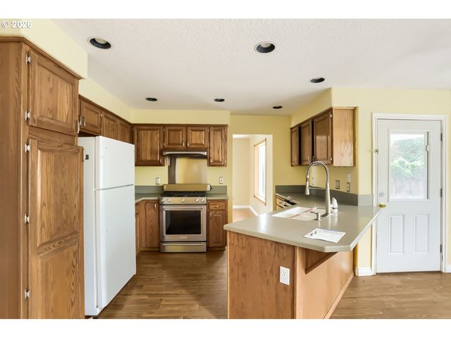 13417 SQUIRE Dr, Oregon City, OR 97045