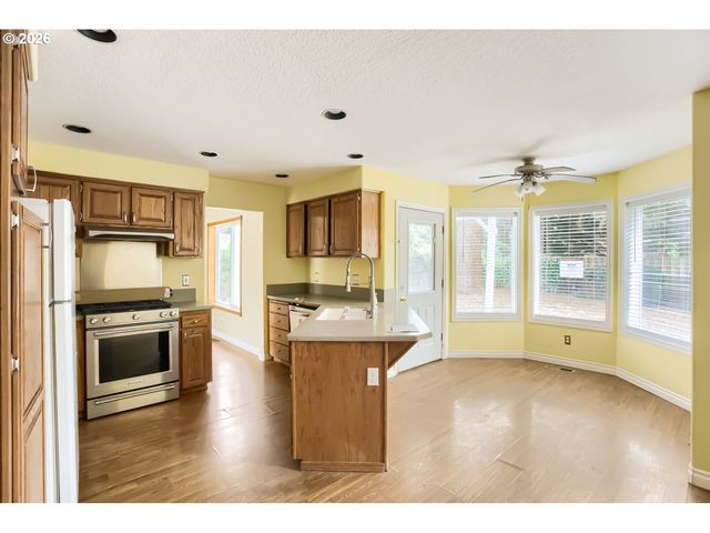13417 SQUIRE Dr, Oregon City, OR 97045