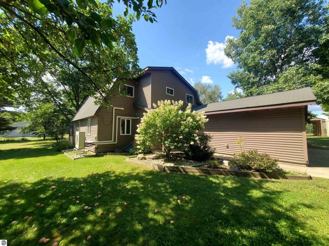 1167 S Taxiway Hotel, Lake City, MI 49651