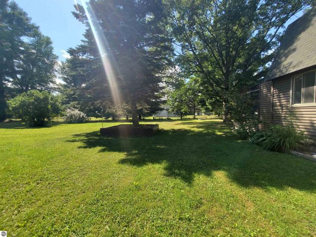 1167 S Taxiway Hotel, Lake City, MI 49651