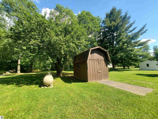 1167 S Taxiway Hotel, Lake City, MI 49651