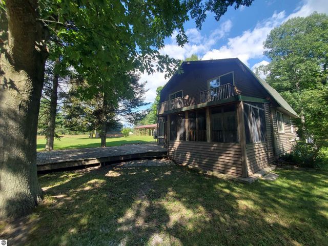 1167 S Taxiway Hotel, Lake City, MI 49651