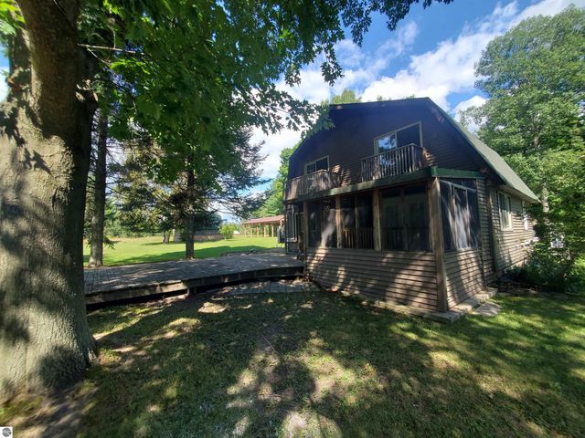 1167 S Taxiway Hotel, Lake City, MI 49651