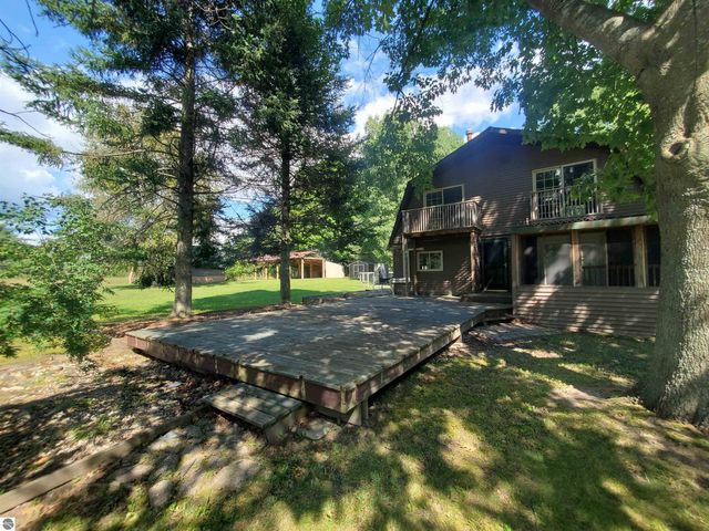 1167 S Taxiway Hotel, Lake City, MI 49651