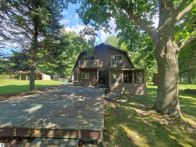 1167 S Taxiway Hotel, Lake City, MI 49651