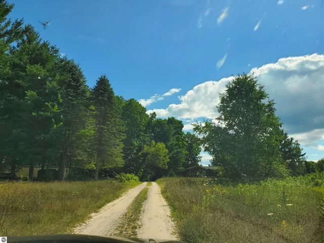 1167 S Taxiway Hotel, Lake City, MI 49651