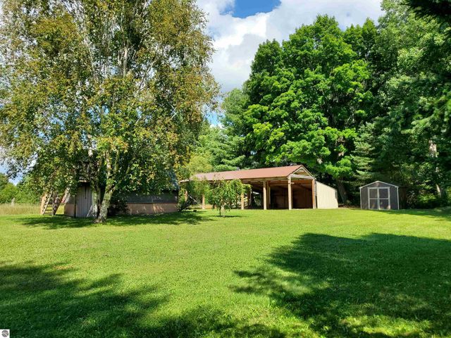 1167 S Taxiway Hotel, Lake City, MI 49651