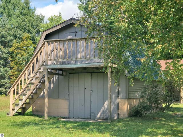 1167 S Taxiway Hotel, Lake City, MI 49651