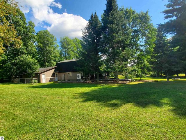 1167 S Taxiway Hotel, Lake City, MI 49651