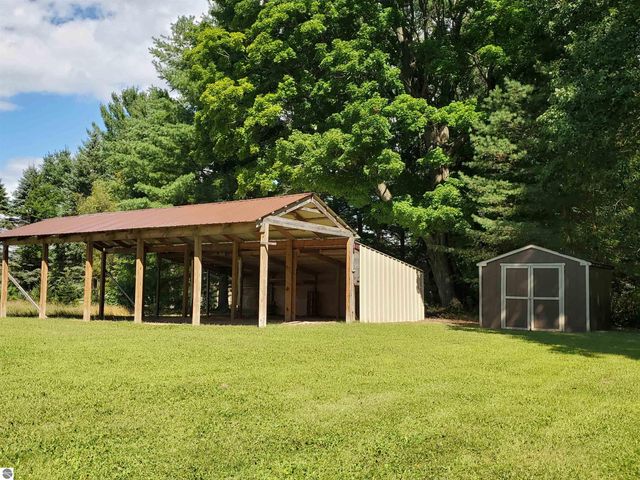 1167 S Taxiway Hotel, Lake City, MI 49651