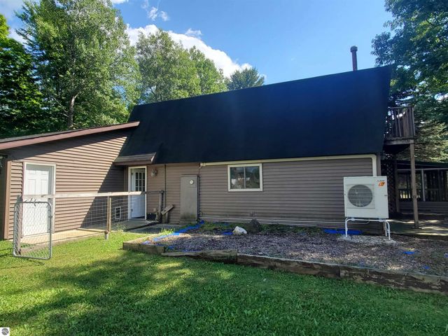 1167 S Taxiway Hotel, Lake City, MI 49651