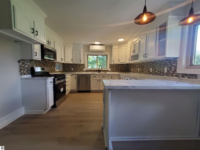 1167 S Taxiway Hotel, Lake City, MI 49651