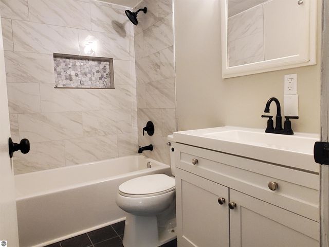 1167 S Taxiway Hotel, Lake City, MI 49651