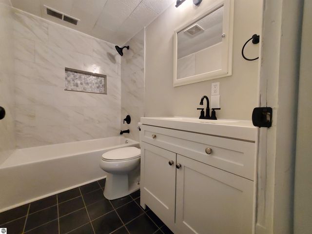 1167 S Taxiway Hotel, Lake City, MI 49651