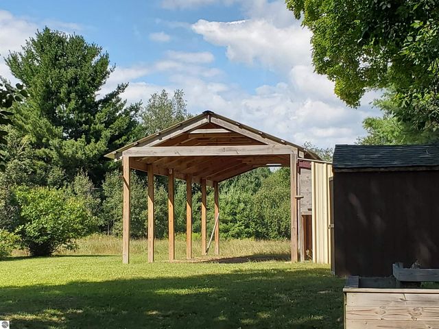 1167 S Taxiway Hotel, Lake City, MI 49651