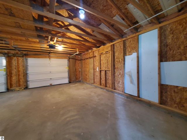 1167 S Taxiway Hotel, Lake City, MI 49651