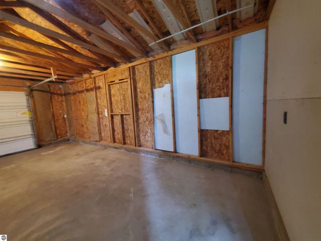 1167 S Taxiway Hotel, Lake City, MI 49651