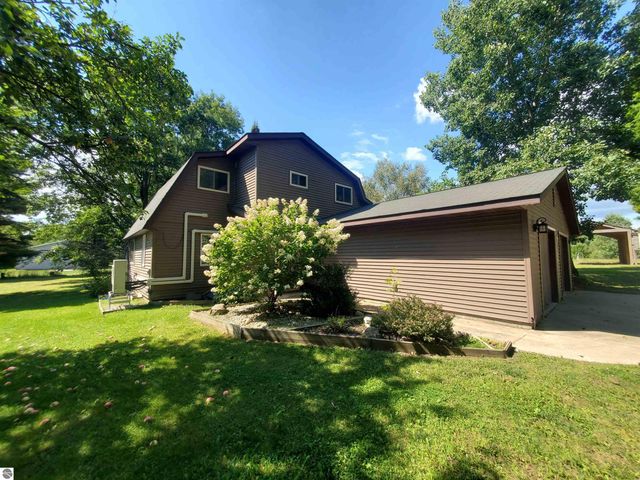 1167 S Taxiway Hotel, Lake City, MI 49651