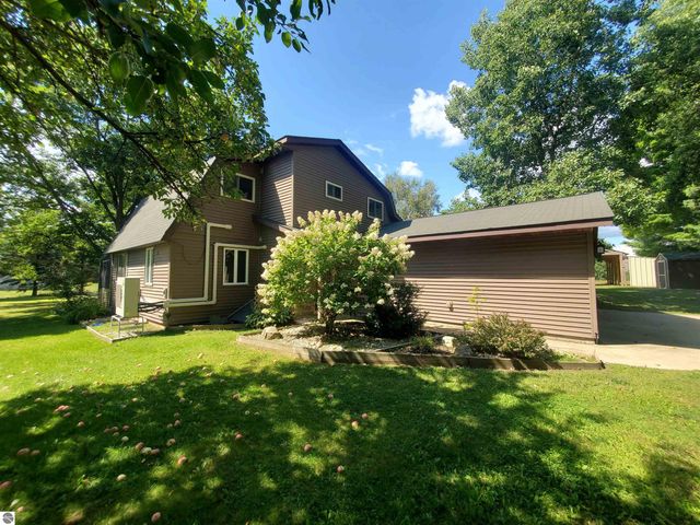 1167 S Taxiway Hotel, Lake City, MI 49651