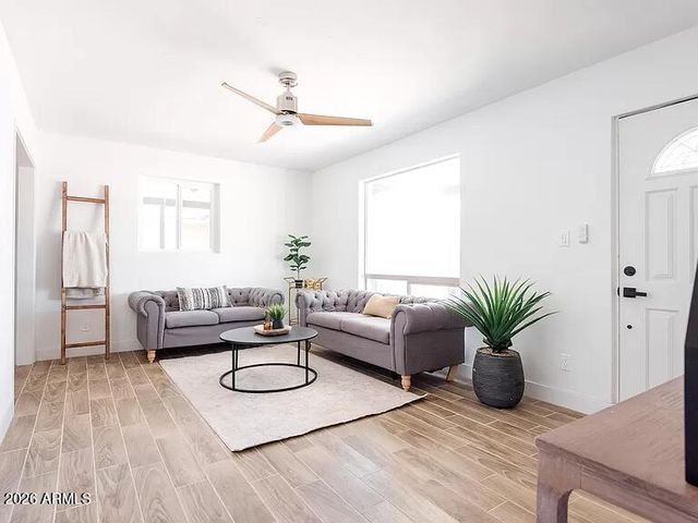 2915 W GRISWOLD Road, Phoenix, AZ 85051