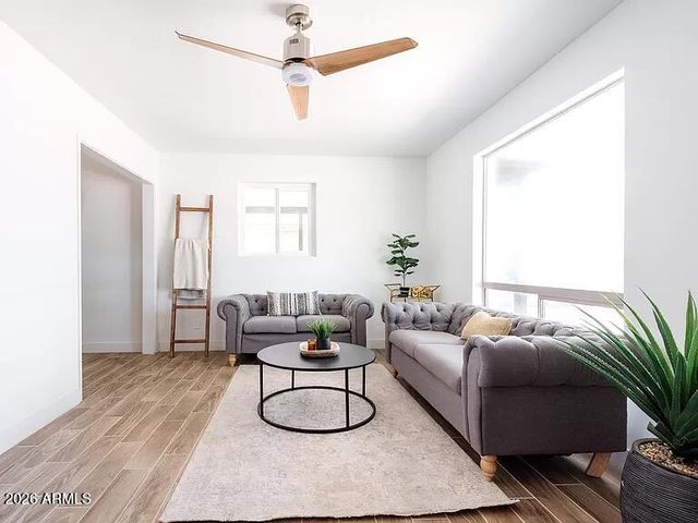 2915 W GRISWOLD Road, Phoenix, AZ 85051