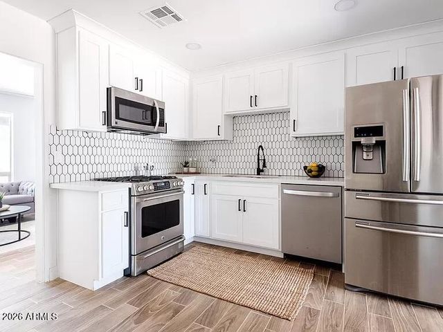 2915 W GRISWOLD Road, Phoenix, AZ 85051