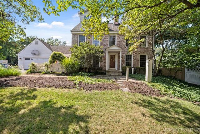 932 S Batavia Avenue, Geneva, IL 60134