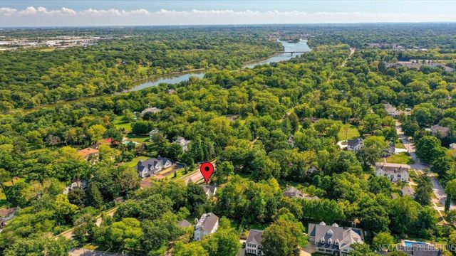 932 S Batavia Avenue, Geneva, IL 60134