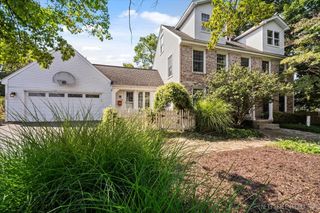 932 S Batavia Avenue, Geneva, IL 60134