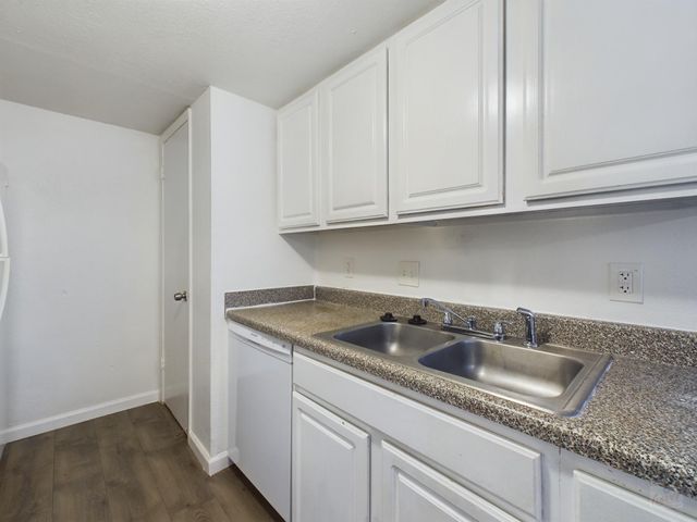 2124 Burton DR 140, Austin, TX 78741