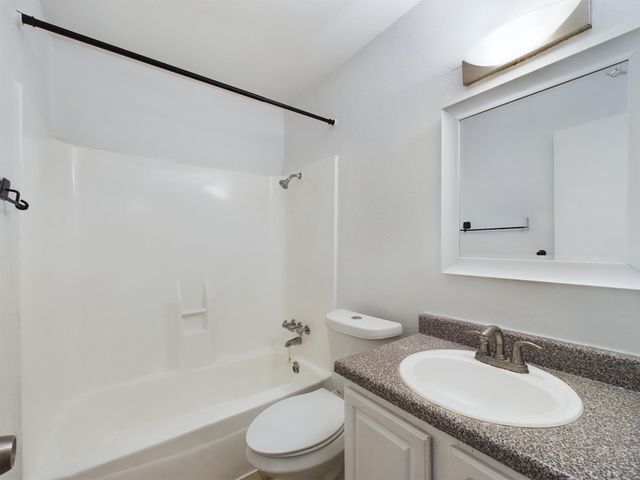 2124 Burton DR 140, Austin, TX 78741