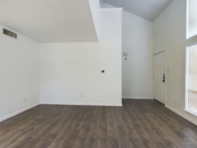 2124 Burton DR 140, Austin, TX 78741